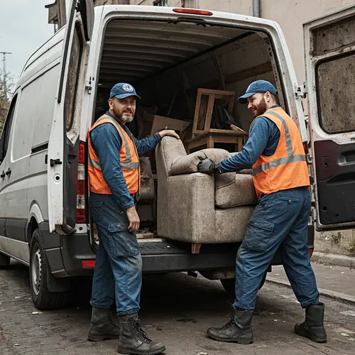 Извозване на стари фотьойли и товарене в транспорт за депо